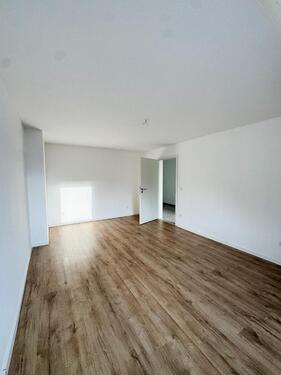 Foto - Helle 2-Zimmer-Dachgeschosswohnung, ca. 60 m² – WG-geeignet