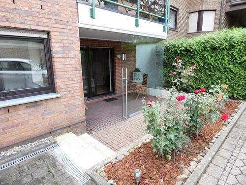 Foto - Gehobene Ausstattung mit Fußbodenhzg., EBK, Terrasse