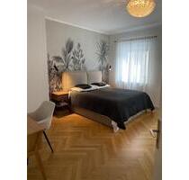 Ruhiger Altbau, 4,5 Zi, 3m Decke, neue EBK Bad, Balkon, Parkett, opt. Stellplatz mit Wallbox - Nürnberg Altstadt, St. Lorenz