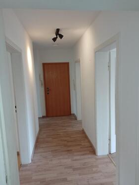 Foto - 3 Zi. Whg. mit Balkon, Einbauküche, Kellerraum