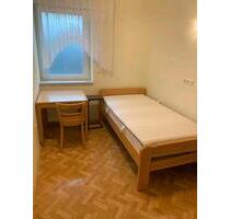 Zimmer in WG zu vermieten - 450,00&nbsp;EUR Kaltmiete, ca.&nbsp; 45,00&nbsp;m&sup2; in Lemgo (PLZ: 32657)