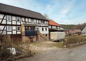 Foto - Bauernhaus mit Scheune, PV-Anlage und viel Potenzial