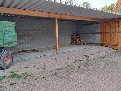 Foto - Unterstellplatz für PKW oder Wohnwagen