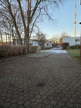 Foto - Stellplatz für WohnmobileCamperWohnwagen am Bahnhof Hoisbüttel