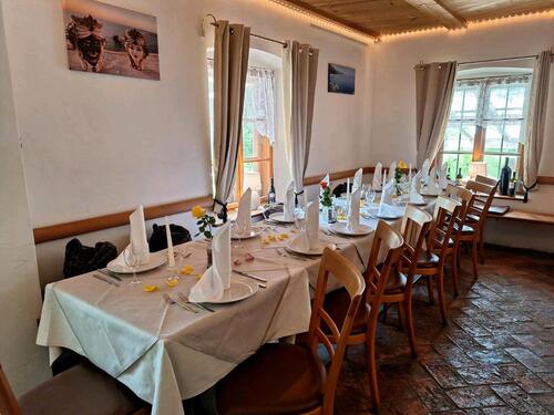 Foto - Restaurant mit Terrasse und Biergarten großem Parkplatz und 3 Personal Zimmer