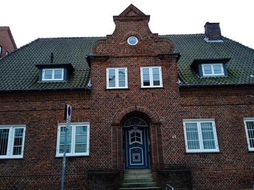 Foto - Großzügige 3 Zimmerwohnung im 1. OG (rechts)