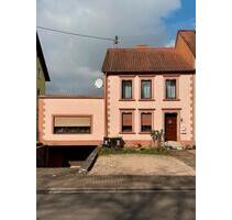 Ein- bis Zweifamilienhaus mit großem Grundstück - Nalbach