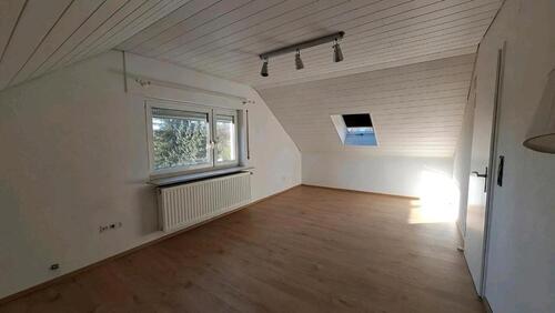 Foto - Helle 3-Zimmer Dachgeschosswohnung in Backnang zu vermieten