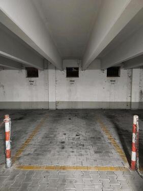 Foto - Parkhaus auto Stellplatz Garage an Pelkovenstraße Riesstraße
