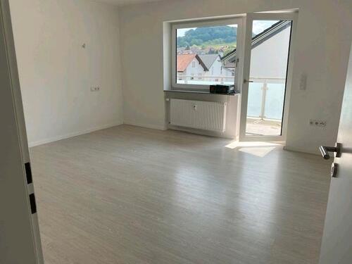 Foto - Neuwertige 4-Zimmer-Hochparterre-Wohnung