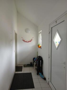 Foto - 4ZKB Wohnung in einer DHH mit einem gemeinsamen Eingang zur Miete ab 01.12.25 frei, 1.260,00 € Warmmiete inkl. Stellplatz und NK-Vorauszahlung