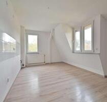 Gepflegte 3-Raum-Dachgeschosswohnung mit Tageslichtbad und großem Wohnzimmer in Meinersdorf - Burkhardtsdorf