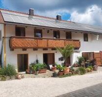 Teil-Möblierte Landhauswohnung - 760,00 EUR Kaltmiete, ca. 60,00 m² in Schnaitsee (PLZ: 83530) Teil-Möblierte Landhauswohnung - 760,00 EUR Kaltmiete, ca. 60,00 m² in Schnaitsee (PLZ: 83530)