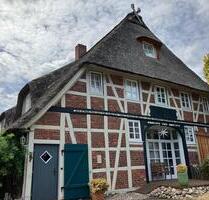 Mietwohnung unter Reet im Dorfkern von Marxen