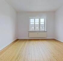 Schöne 2-Zimmer-Wohnung mit EBK, Charakter und viel Lichteinfall - Rendsburg