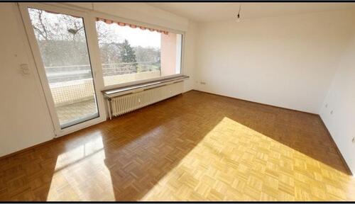 Foto - 4-Zimmer-Wohnung mit Balkon und Garage – Unrenoviert