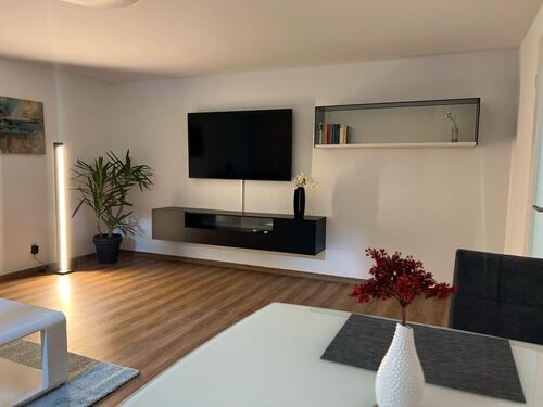 Foto - Moderne und neu renovierte 2 Zimmer Wohnung,in zentraler Lage FN