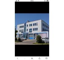 Gepflegte Gewerbehalle mit 300 qm in Fellbach-West ab September