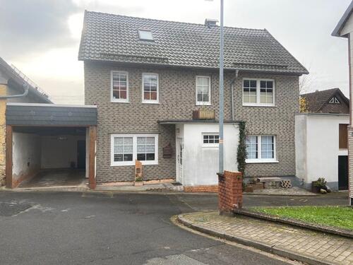 Foto - Mehrgenerationenhaus mit 6 Zi. - 980,00&nbsp;EUR Kaltmiete, ca.&nbsp; 153,00&nbsp;m&sup2;