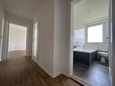 Foto - Lichtverwöhnte 2-Zimmer-Wohnung mit separater Küche und Balkon