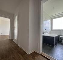 Lichtverwöhnte 2-Zimmer-Wohnung mit separater Küche und Balkon - Plauen Bahnhofsvorstadt