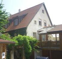 Charmante Doppelhaushälfte mit Garage, Terrassen & Garten - Weidenberg