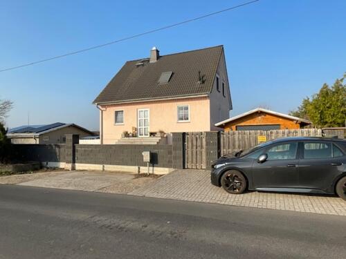 Foto - Einfamilienhaus auf großem Grundstück