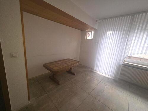 Foto - unrenovierte Wohnung - 1.003,00&nbsp;EUR Kaltmiete, ca.&nbsp; 73,00&nbsp;m&sup2;