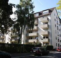 Modernisierte 2-Zimmer-Erdgeschosswohnung mit Balkon, Tiefgarage - Offenbach am Main Buchrain