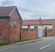 Dreiseitenhof mit 2 Wohnhäusern & großem Garten mit vielen Bäumen - Stendal