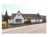 Foto - Freistehendes Einfamilienhaus, zentral mit Garten und Carport