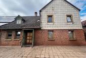 Foto - Stark sanierungsbedürftiges Wohnhaus mit großem Grundstück