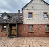 Stark sanierungsbedürftiges Wohnhaus mit großem Grundstück - Hötensleben