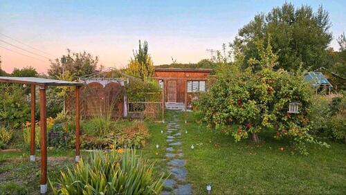 Foto - Kleingarten Schrebergarten Gartengrundstück Garten mit Holzlaube