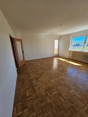 Foto - Frisch renovierte 3-Zimmer-Wohnung (ca. 78 m²) mit Süd-Loggia