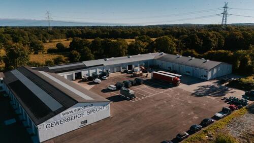 Foto - große Stellplätze Stellplatz Pendler Parkplatz direkt an der A7 Kaltenkirchen Nützen videoüberwacht umzäunt Außenbereich 50m²