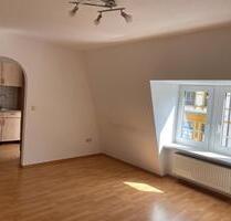 Gemütliche Dachgeschosswohnung (2 Raum) inkl. Einbauküche - Meerane