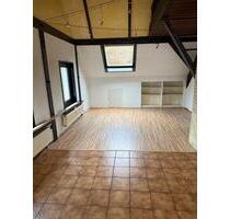 Schöne Dachgeschoss Wohnung 3 Zimmer - Homburg