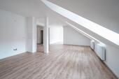 Foto - Highlight und ab 01.01.2026 zu mieten! 4-Raum-Dachgeschosswohnung mit Loggia, Aufzug und 2 Badezimmern!