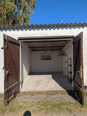 Foto - Geräumige und helle Garage - 130,00 EUR Miete,