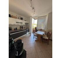 Charmante 2-Raum-Wohnung mit Balkon und Stellplatz - Riesa