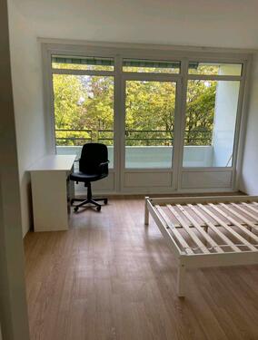Foto - Schönes ruhiges, helles WG Zimmer 14qm mit eigenem Balkonzugang