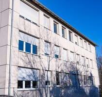 Helle und freundliche Büroräume mit Aussicht und Parkplätzen in Stuttgart-Stammheim zu vermieten