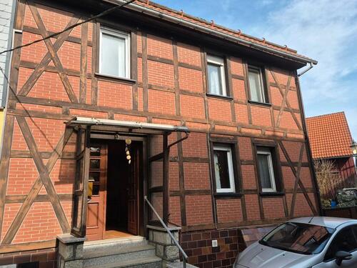 Foto - Wohnhaus mit kleiner Scheune zum Selbst-Renovieren