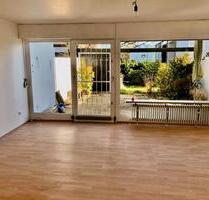 Helle Wohnung mit großem Hobbyraum, Terrasse und Privatgarten - Eschborn