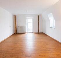 *Waldrach* gemütliche 2 ZKB Dachgeschosswohnung mit Balkon in historischem Wohnhaus