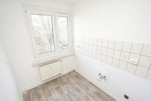 Foto - Balkon Bad mit Fenster - 296,00&nbsp;EUR Kaltmiete, ca.&nbsp; 49,26&nbsp;m&sup2;