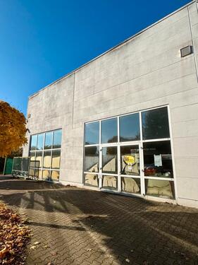 Foto - Gewerbehalle ca. 395 m² mit Büro – hohe Decken & großes Tor