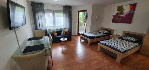 Foto - Renovierte 1-Zi-Wohnung mit Balkon, Möblierung & Stellplatz, frei