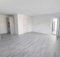 Erstbezug! Hochwertige: 3 Zi Wohnung mit Loggia & neuer Küche - Esslingen am Neckar Pliensauvorstadt